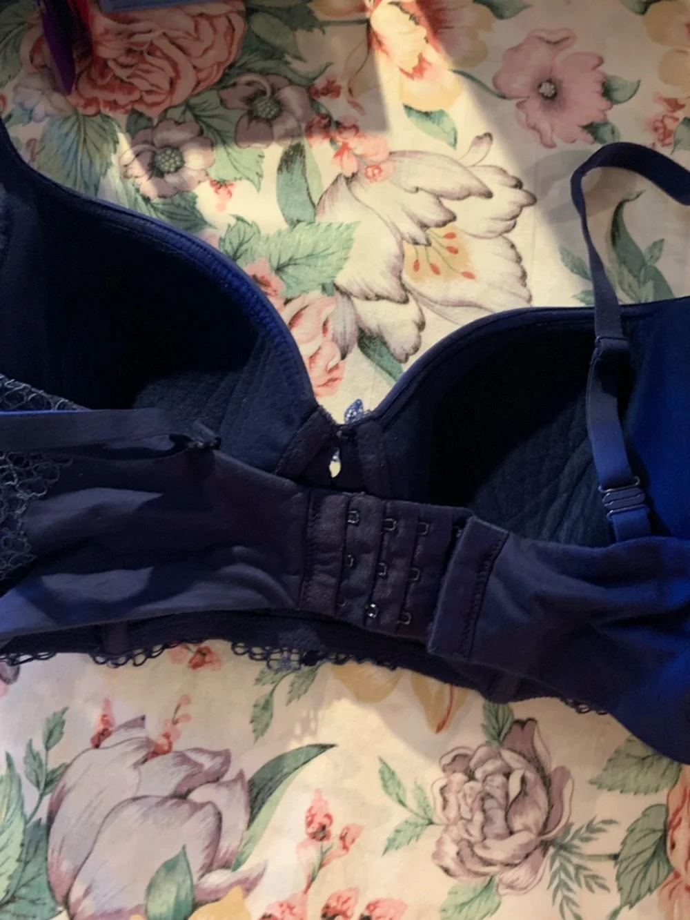 Victoria Secret Women’s Navy Lace Underwire Push-Up Bra Size 32 DD